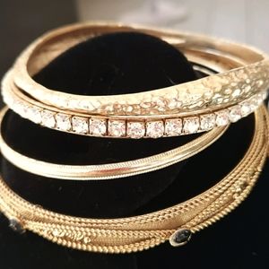 Stack of gold plated fashion bangles 4pcs.